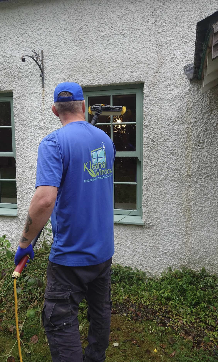 Kleana Window professional window cleaner at work in the Highlands